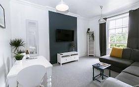 Spacious Apartment, Free Parking, Central Location Near To Uni, Hospital, Town